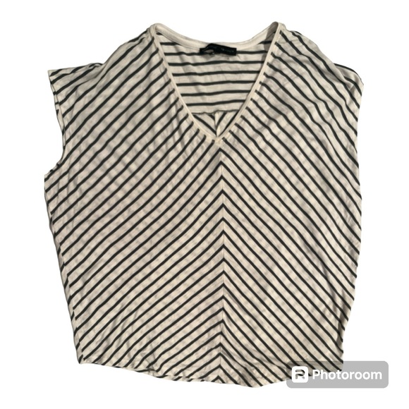 White House Black market tee shirt size  L gray and white stripes - Picture 10 of 10